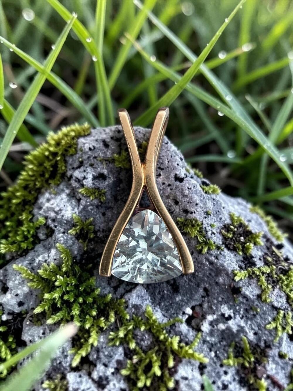 10k Gold Aquamarine Pendant